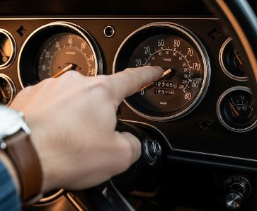 How to Check Mileage of Car Manually